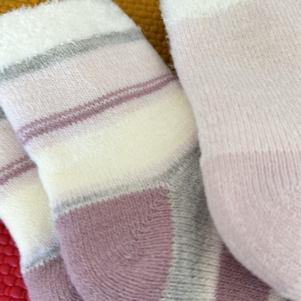 2 pairs Ultra Cozy Fleece lined Socks - Picture 2 of 4